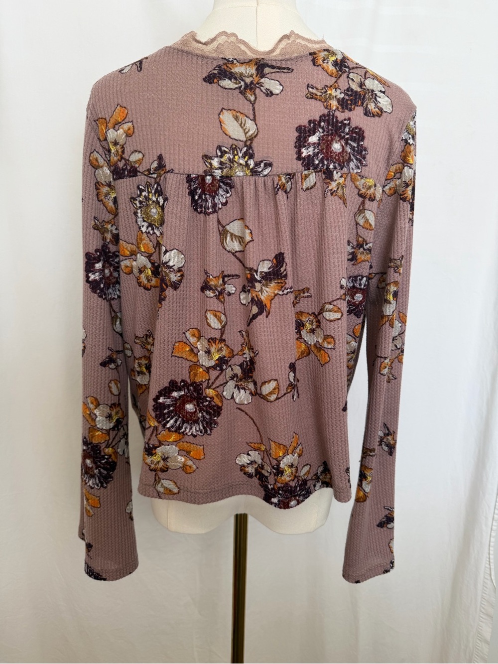 Sadie & Sage Mauve Floral Lace-Trim Tie-Front Long Sleeve Top - Picture 5 of 5